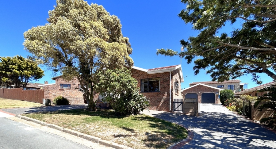 3 Bedroom Property for Sale in Wavecrest Eastern Cape